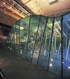 Exemplo de aplicação de vidros reflectantes da Vidreira de Mirandela num pavilhão de exposições